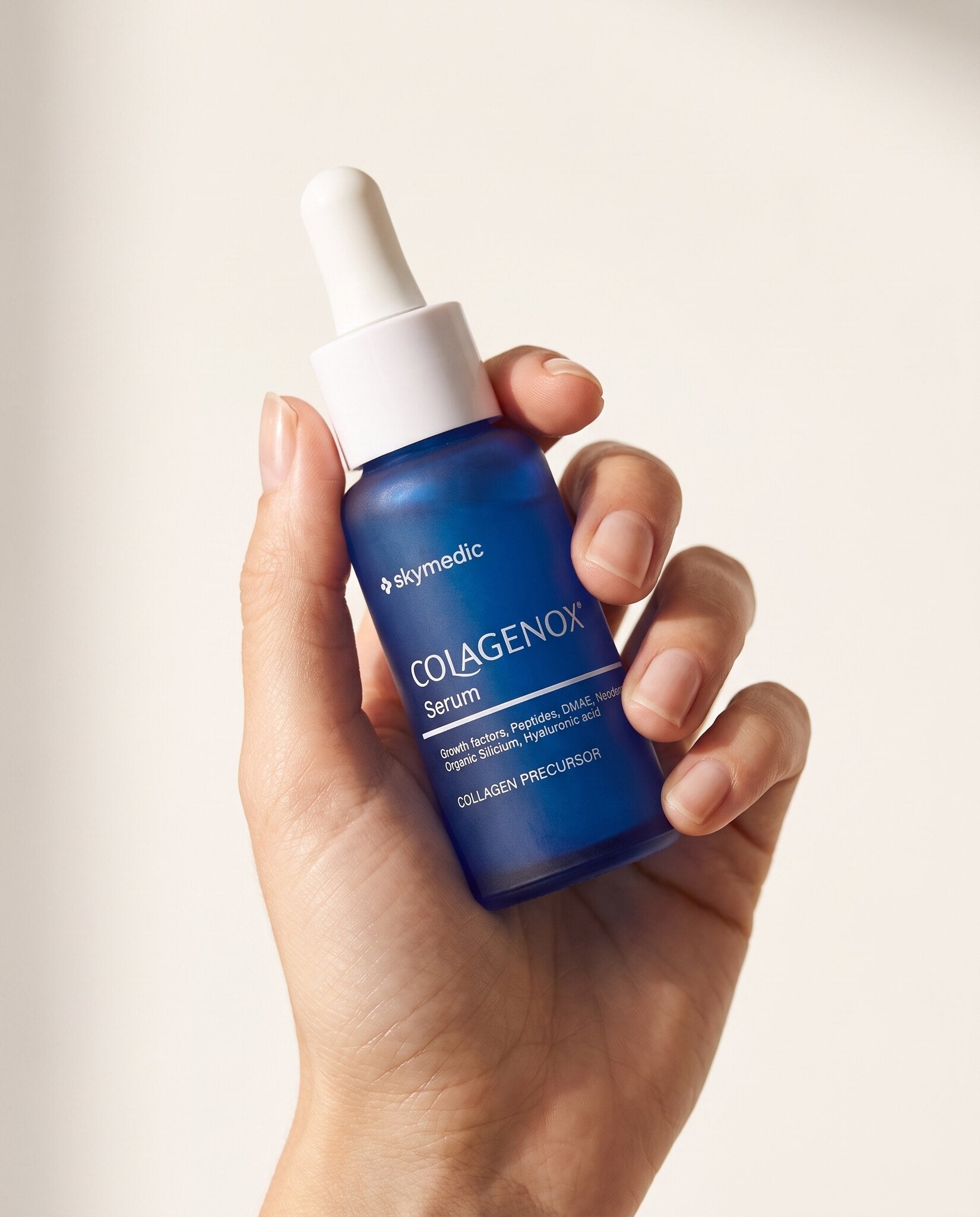 Colagenox Sérum — produto na mão